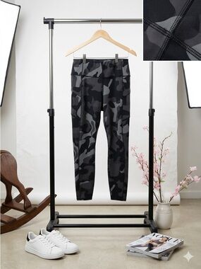 ✨ Athleta Salutation Stash Tight - Black/Grey Camo High Rise Leggings ✨S